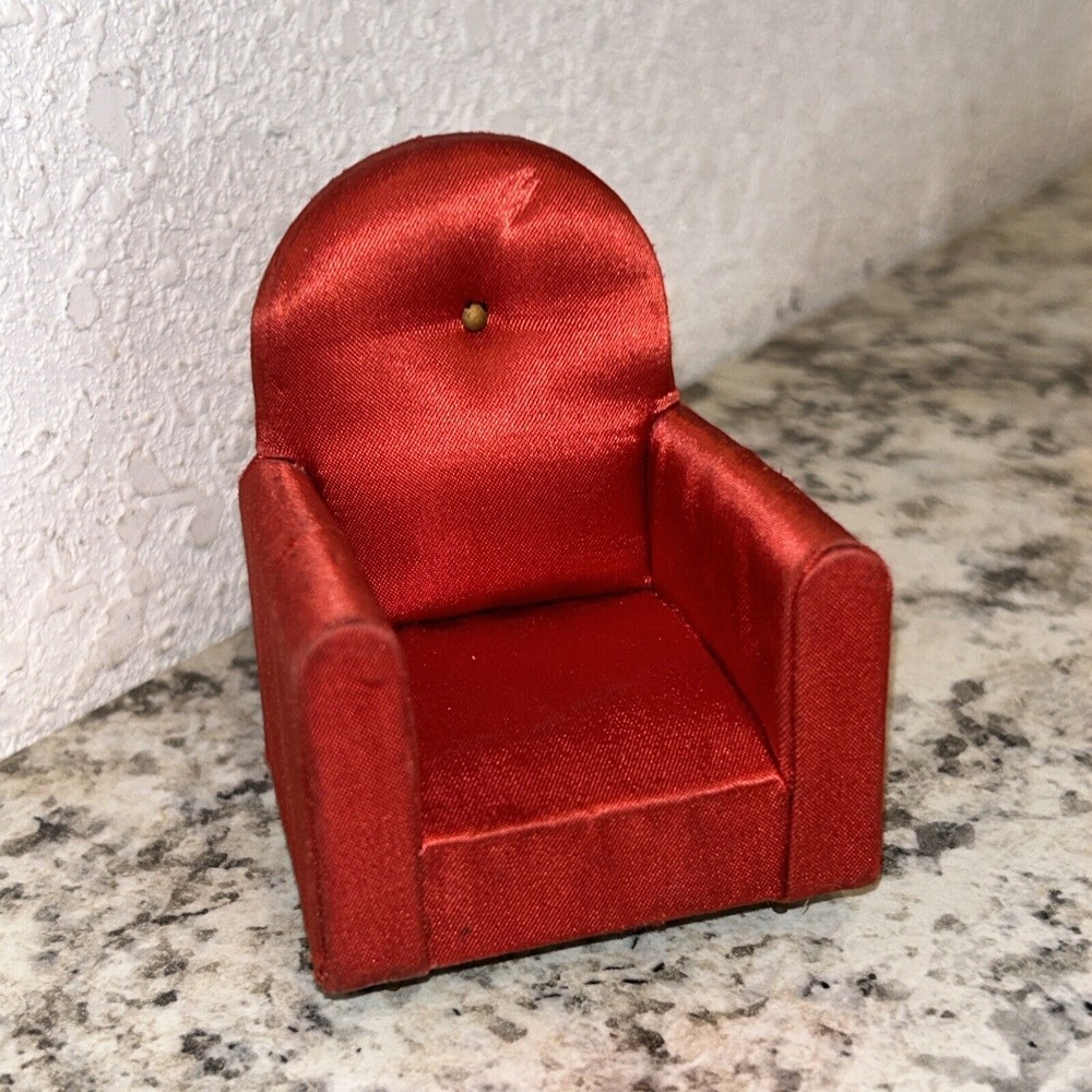 VINTAGE MCM / HOLLYWOOD STYLE MINIATURE DOOLHOUSE CLUB CHAIR RED SILK BRASS D3